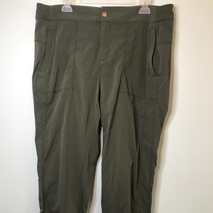 EUC Athleta Trekkie Hiking Pant/Jogger Green sz 16